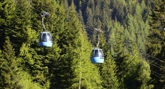 Italy, South Tirol, cable car to Alpe di Suisi